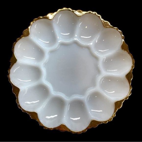 FIRE KING, ANCHOR HOCKING, 10” ROUND, OYSTER/EGG SERVING DISH IN OPALINE WHITE - Picture 1 of 8